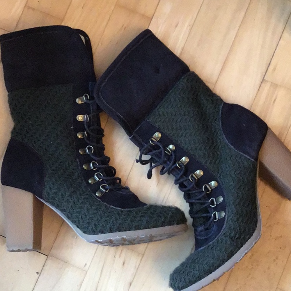 Women’s Green Lace-Up Heeled Boot with Shearling Cuff - Picture 4 of 8
